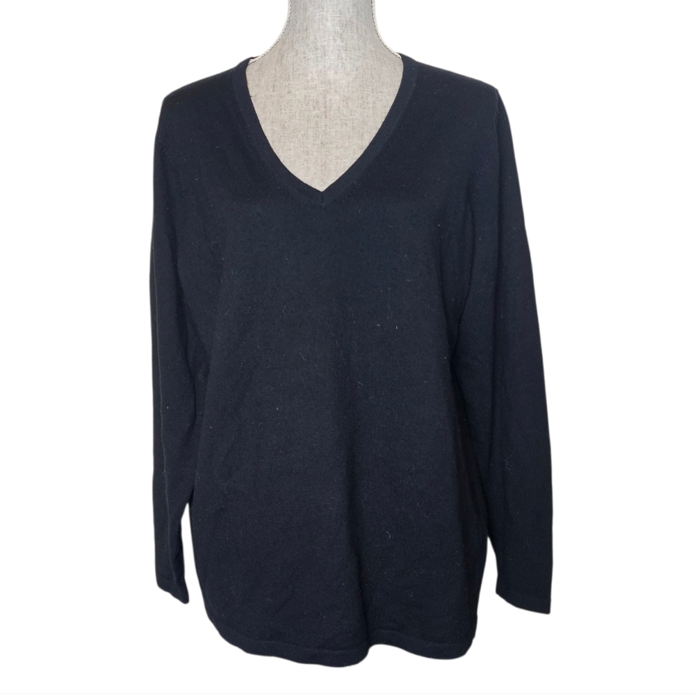 Lord & Taylor 100% Merino Wool V-Neck Sweater — Black Knit — Women’s Plus 1X